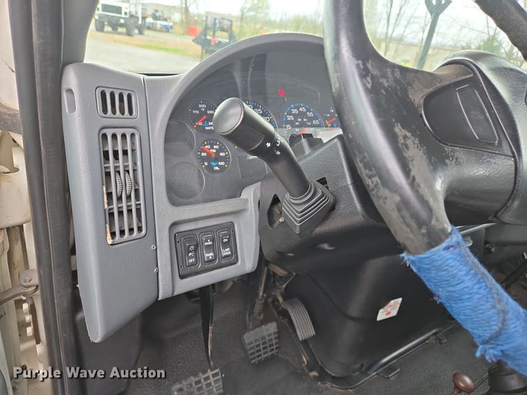 image for item DS5336 2005 International 4300 forestry bucket truck