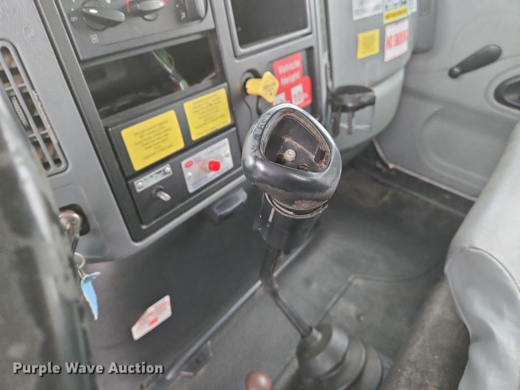 image for item DS5336 2005 International 4300 forestry bucket truck