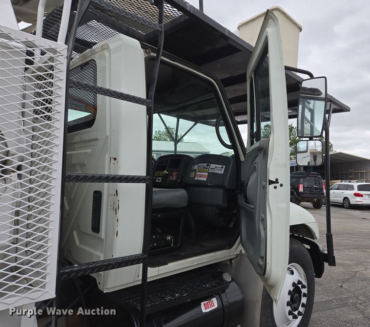 image for item DS5336 2005 International 4300 forestry bucket truck