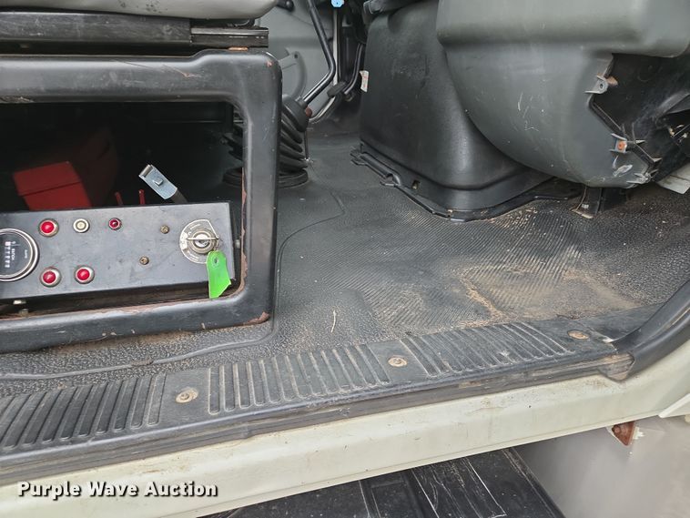 image for item DS5336 2005 International 4300 forestry bucket truck