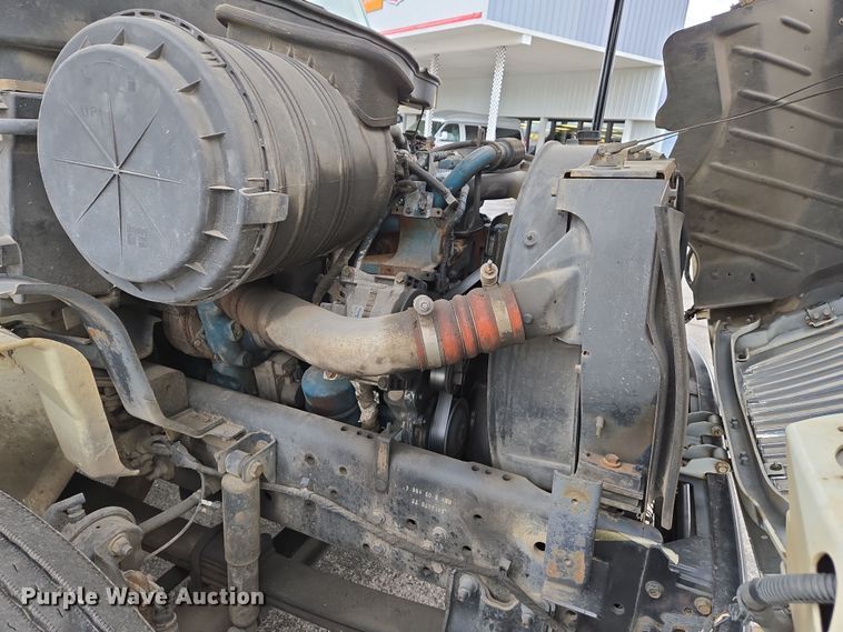 image for item DS5336 2005 International 4300 forestry bucket truck