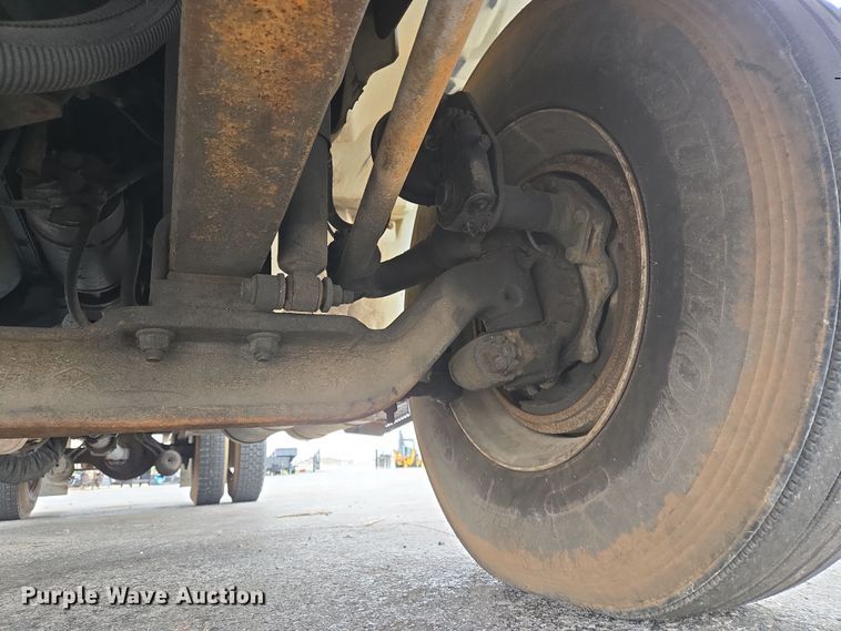 image for item DS5336 2005 International 4300 forestry bucket truck