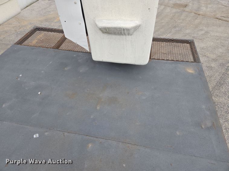 image for item DS5336 2005 International 4300 forestry bucket truck