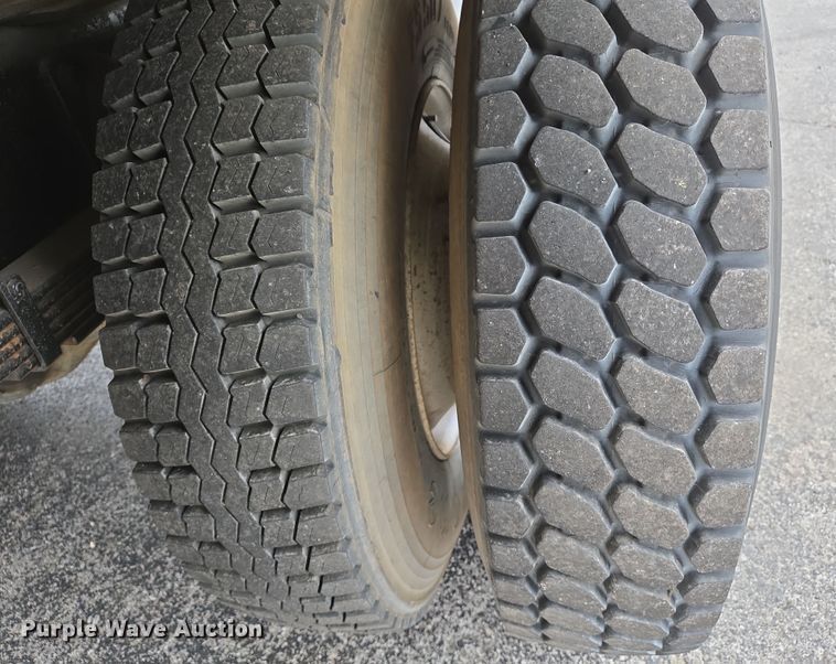 image for item DS5336 2005 International 4300 forestry bucket truck