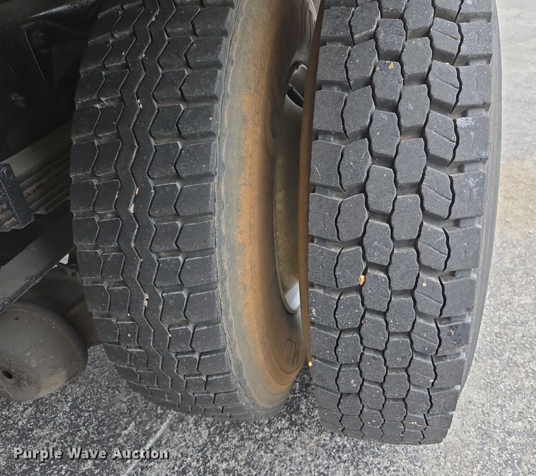 image for item DS5336 2005 International 4300 forestry bucket truck