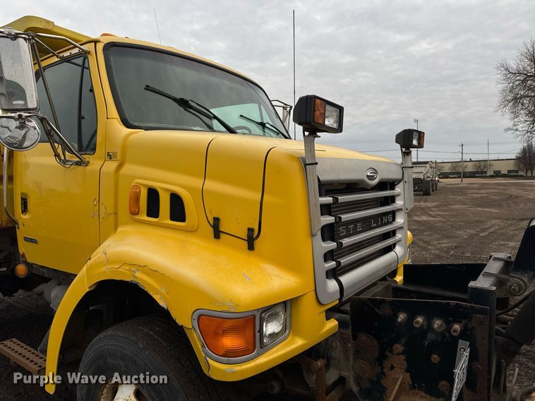 image for item DT0540 2003 Sterling L7500 dump truck