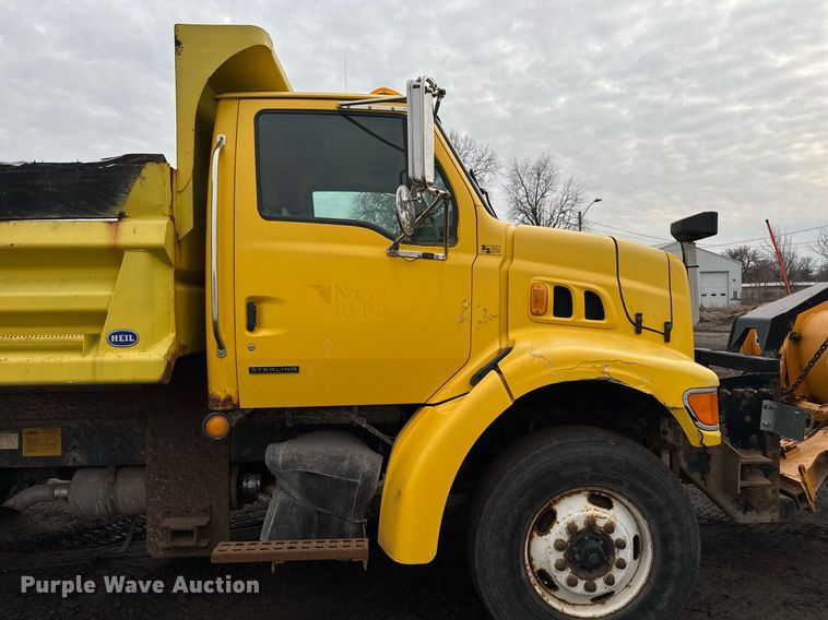 image for item DT0540 2003 Sterling L7500 dump truck