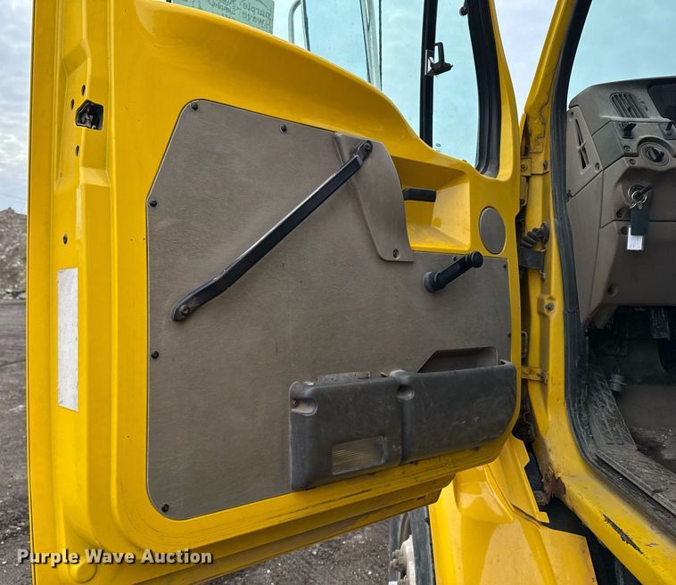 image for item DT0540 2003 Sterling L7500 dump truck