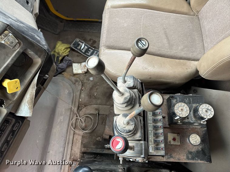 image for item DT0540 2003 Sterling L7500 dump truck