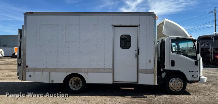 image for item DT0638 2010 Izuzu NPR delivery truck