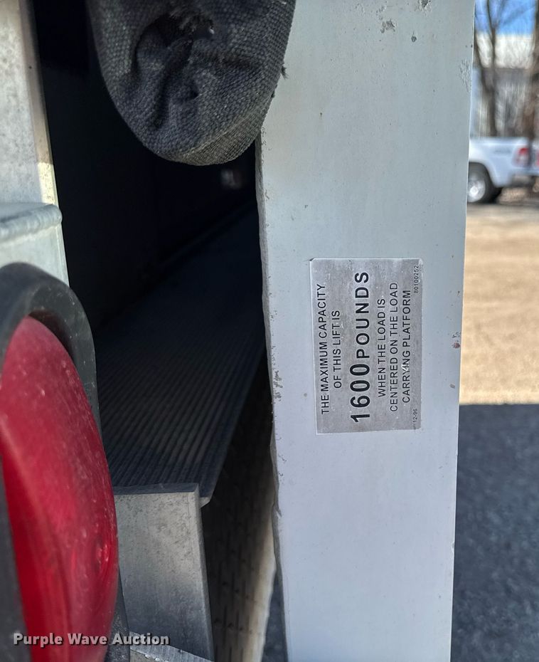 image for item DT0638 2010 Izuzu NPR delivery truck