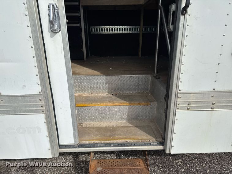 image for item DT0638 2010 Izuzu NPR delivery truck