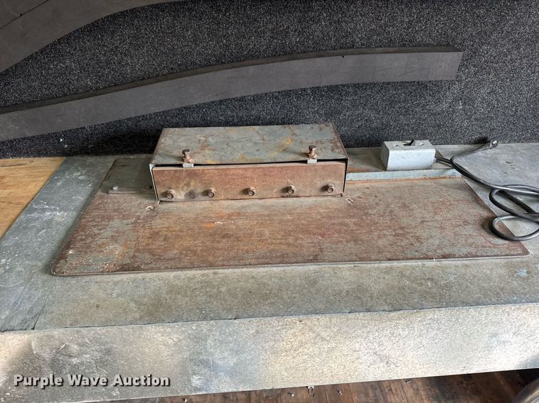 image for item DT0638 2010 Izuzu NPR delivery truck