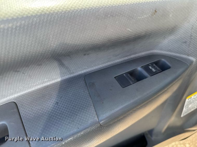 image for item DT0638 2010 Izuzu NPR delivery truck