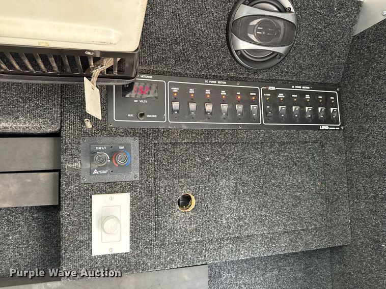 image for item DT0638 2010 Izuzu NPR delivery truck