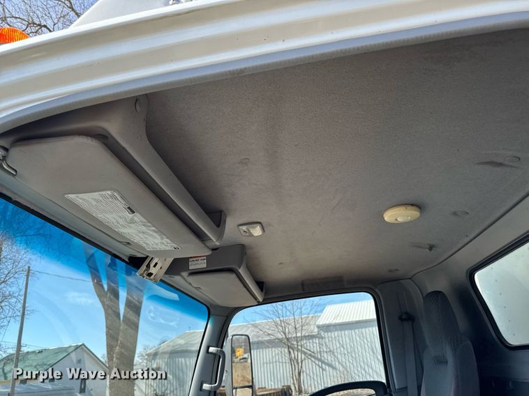 image for item DT0638 2010 Izuzu NPR delivery truck