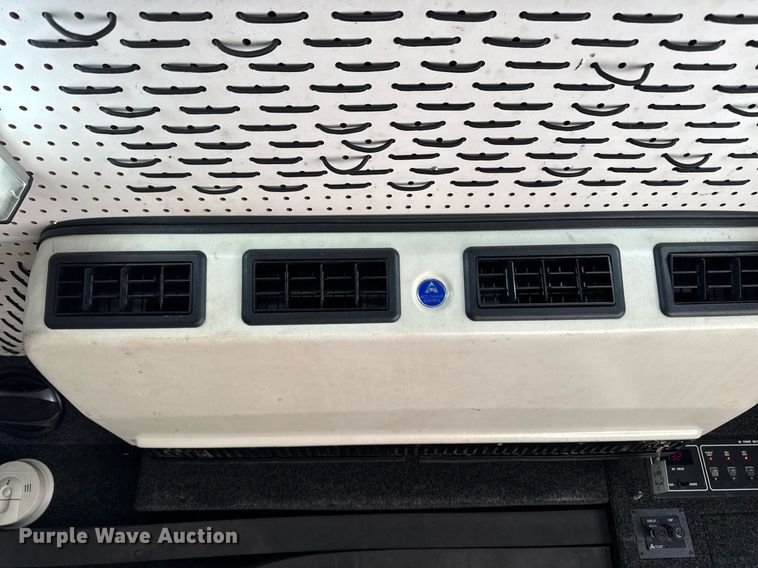 image for item DT0638 2010 Izuzu NPR delivery truck