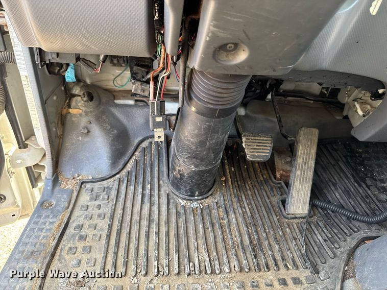 image for item DT0638 2010 Izuzu NPR delivery truck