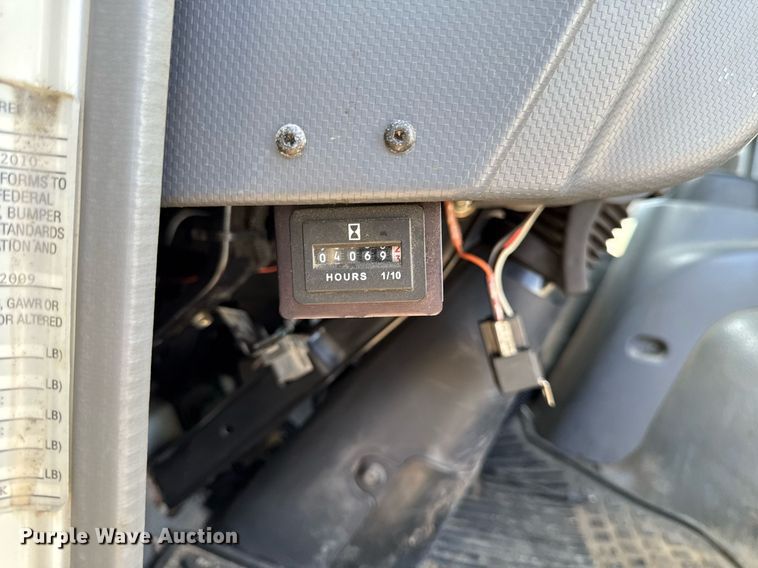 image for item DT0638 2010 Izuzu NPR delivery truck