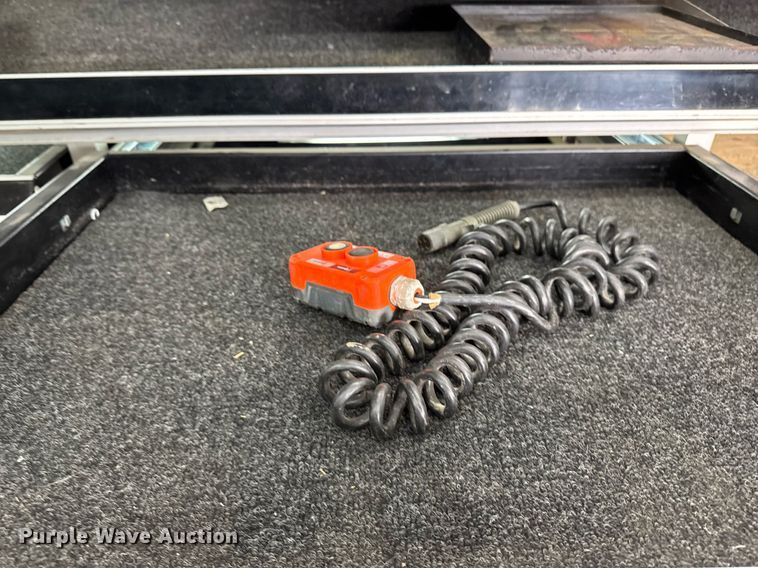 image for item DT0638 2010 Izuzu NPR delivery truck