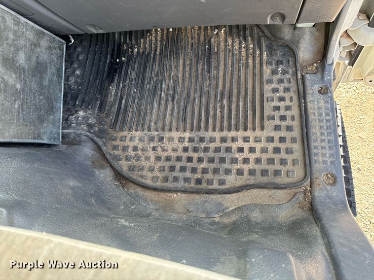 image for item DT0638 2010 Izuzu NPR delivery truck