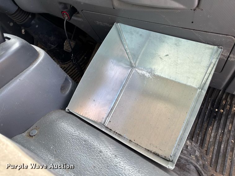 image for item DT0638 2010 Izuzu NPR delivery truck