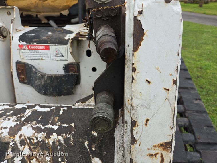 image for item DT4753 2000 Bobcat 864 tracked skid steer loader