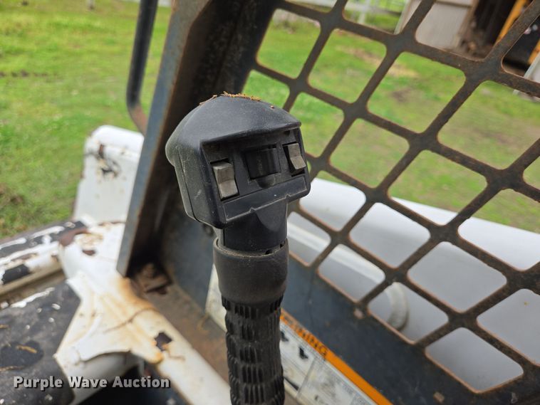 image for item DT4753 2000 Bobcat 864 tracked skid steer loader