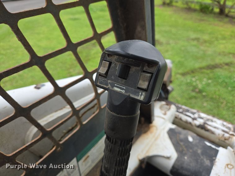 image for item DT4753 2000 Bobcat 864 tracked skid steer loader