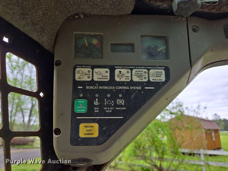 image for item DT4753 2000 Bobcat 864 tracked skid steer loader