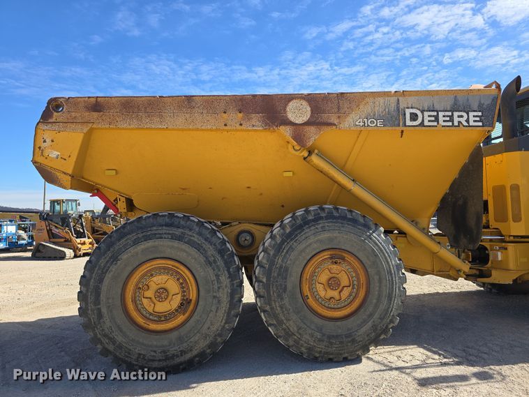 image for item DT6759 2013 John Deere 410E articulated haul truck