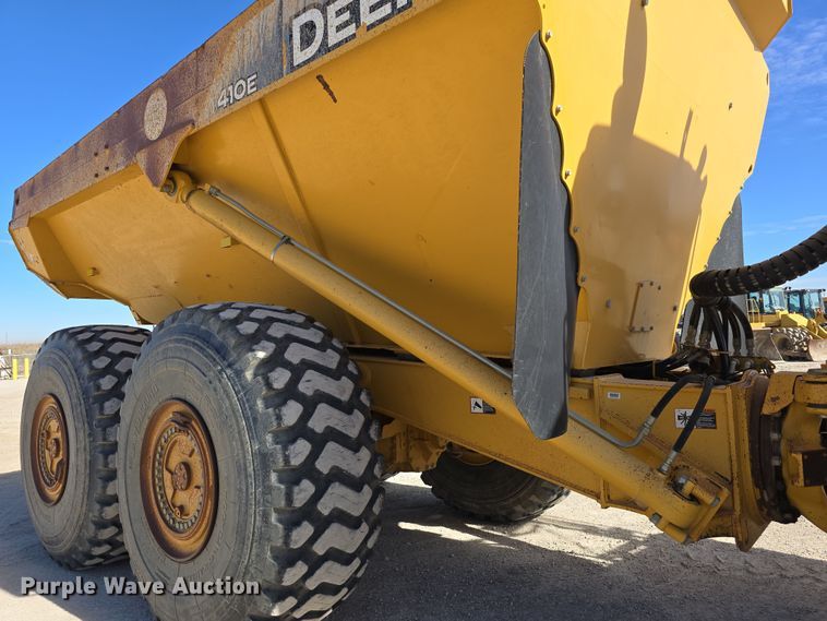 image for item DT6759 2013 John Deere 410E articulated haul truck