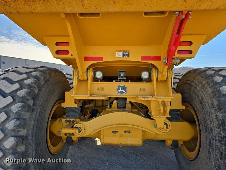 image for item DT6759 2013 John Deere 410E articulated haul truck