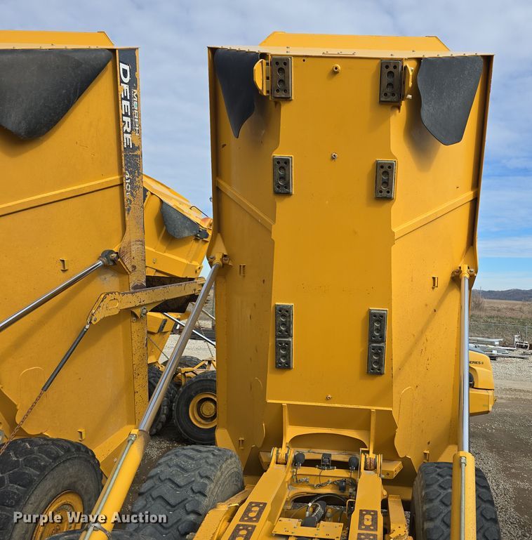 image for item DT6759 2013 John Deere 410E articulated haul truck