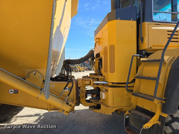 image for item DT6759 2013 John Deere 410E articulated haul truck