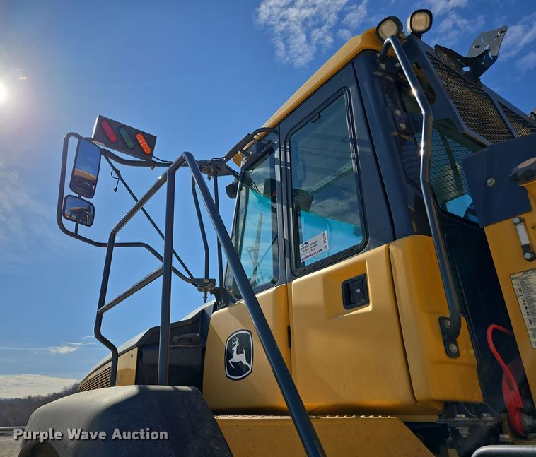 image for item DT6759 2013 John Deere 410E articulated haul truck