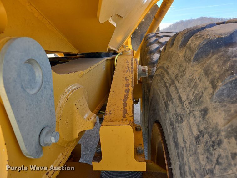 image for item DT6759 2013 John Deere 410E articulated haul truck