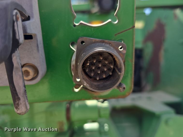 image for item DT6760 2005 John Deere 9320 4WD tractor