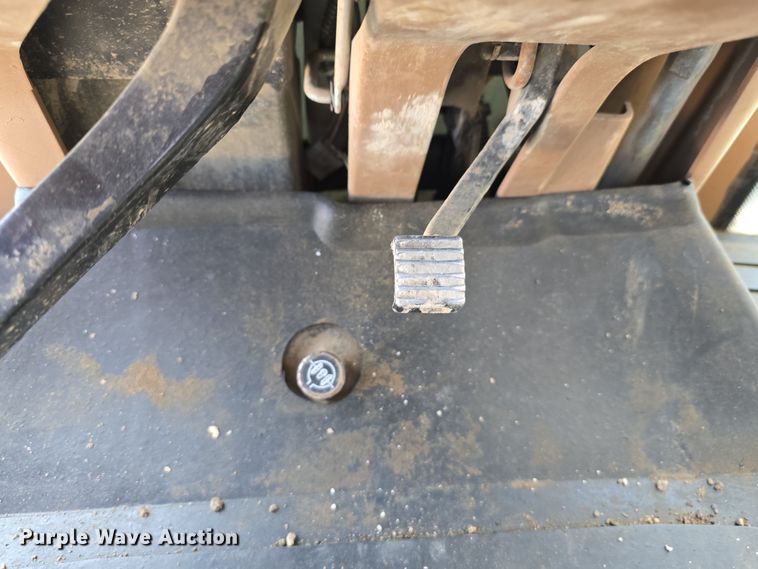 image for item DT6760 2005 John Deere 9320 4WD tractor