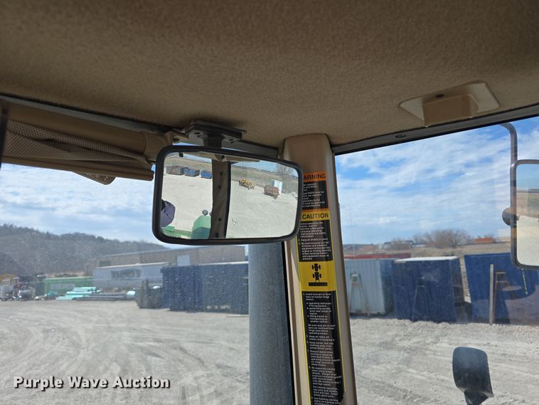 image for item DT6760 2005 John Deere 9320 4WD tractor