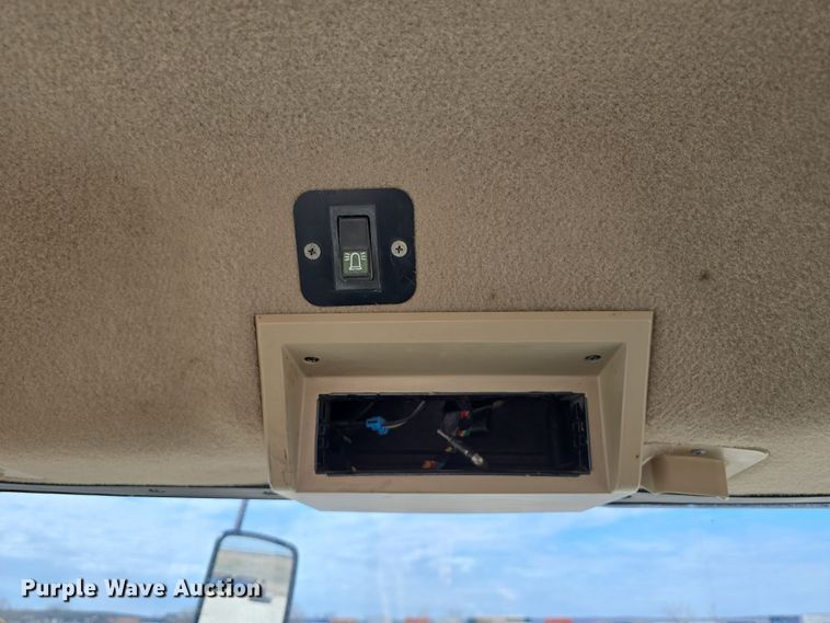 image for item DT6760 2005 John Deere 9320 4WD tractor