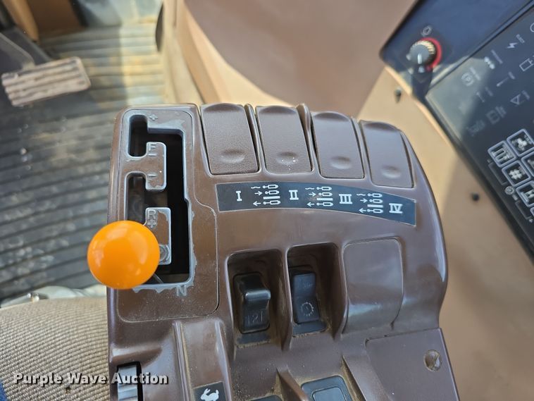 image for item DT6760 2005 John Deere 9320 4WD tractor