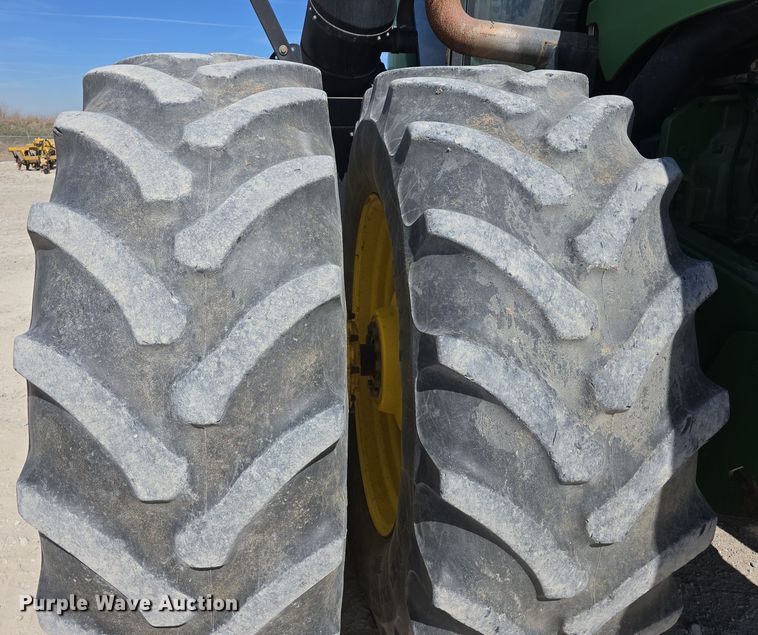 image for item DT6760 2005 John Deere 9320 4WD tractor