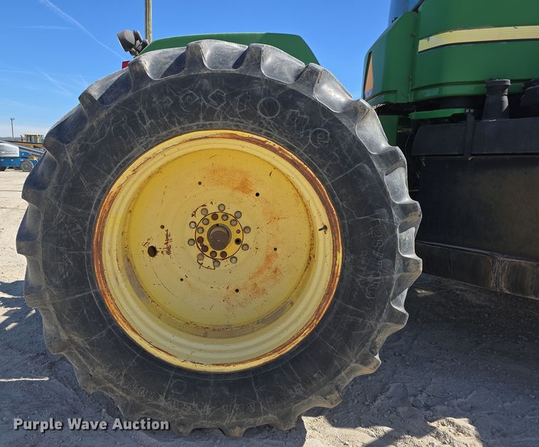 image for item DT6760 2005 John Deere 9320 4WD tractor