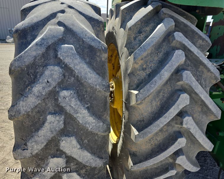 image for item DT6760 2005 John Deere 9320 4WD tractor