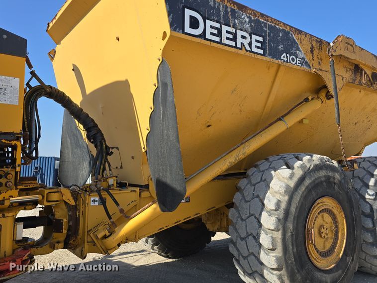 image for item DT6763 2015 John Deere 410E articulated haul truck