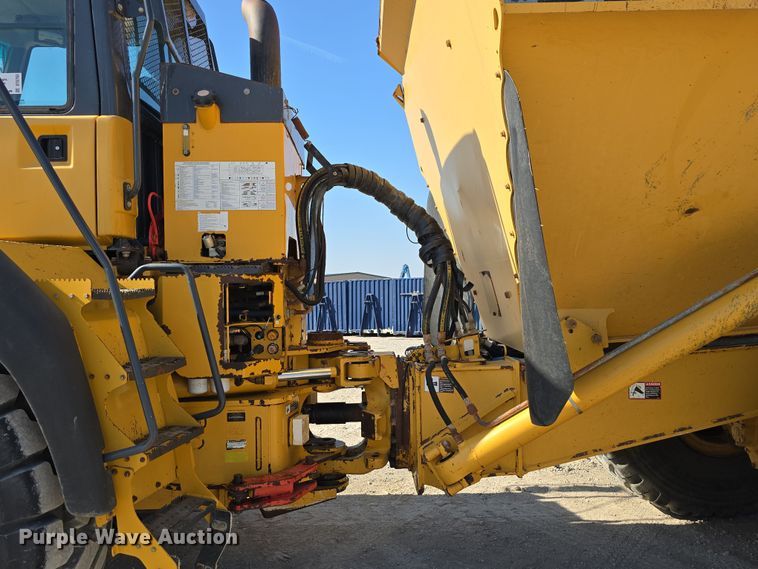 image for item DT6763 2015 John Deere 410E articulated haul truck