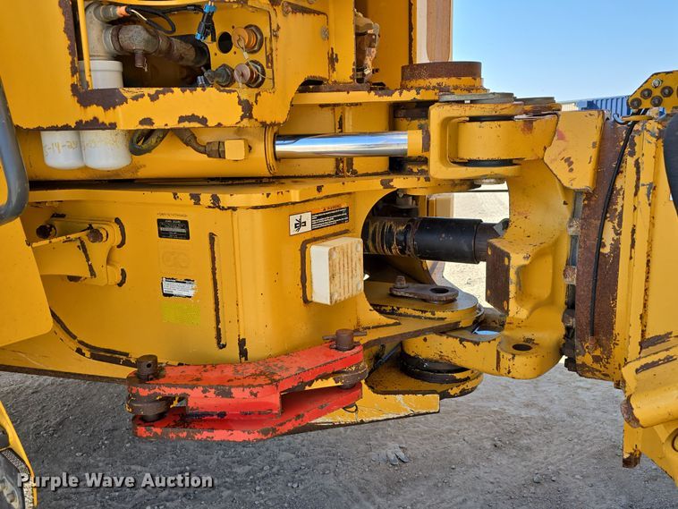 image for item DT6763 2015 John Deere 410E articulated haul truck