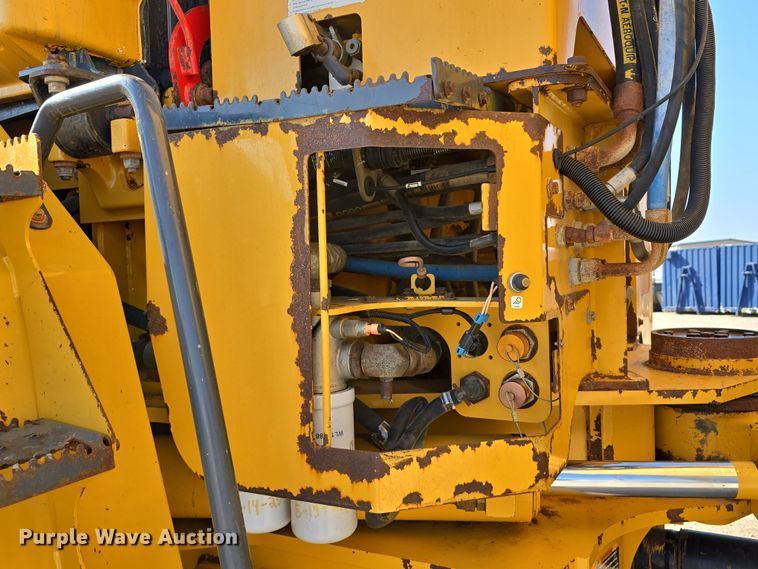 image for item DT6763 2015 John Deere 410E articulated haul truck