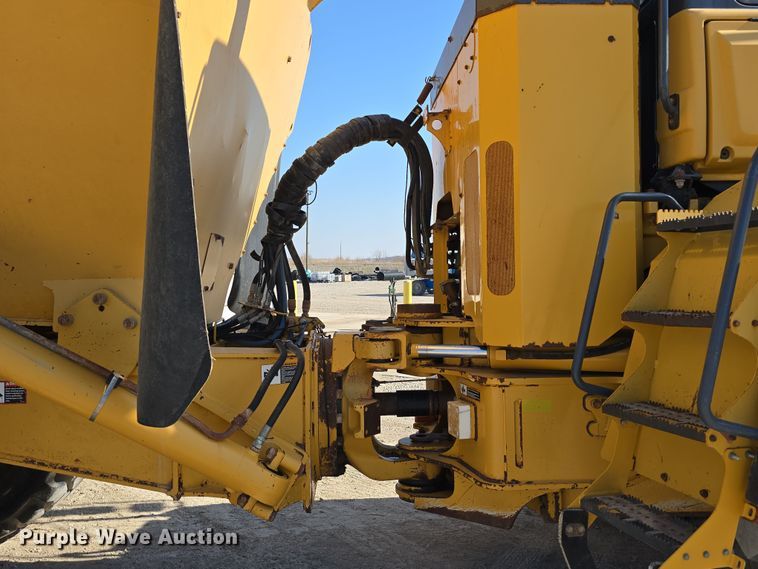 image for item DT6763 2015 John Deere 410E articulated haul truck